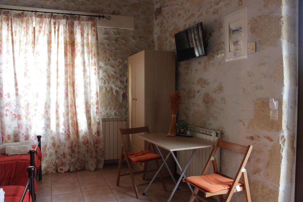 Artemisia Traditional Home Choudetsi Exterior photo