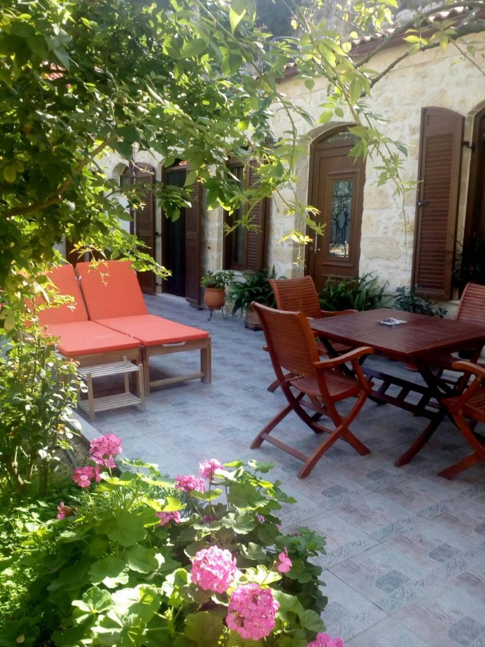 Artemisia Traditional Home Choudetsi Exterior photo